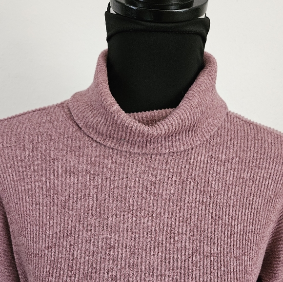 American Eagle Pink Turtle Neck Sweater- xs oversized - Picture 2 of 9